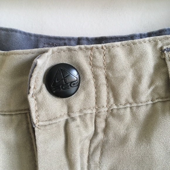 Nike Ace golf shorts women size 2 tan colour - Picture 2 of 8